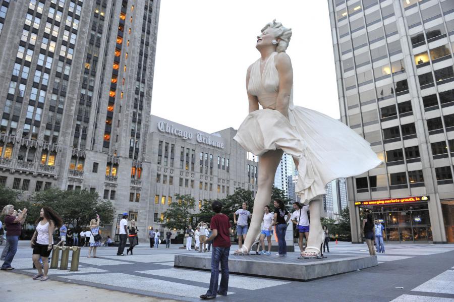 Marilyn-Monroe-Sculpture-unveiled-in-Chicago Marilyn-Monroe-Sculpture-unveiled-in-Chicago