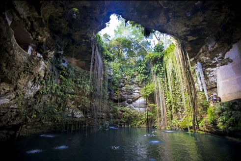 Ik-Kil cenote near Chichen Itza, www.yucatan-holidays.com/